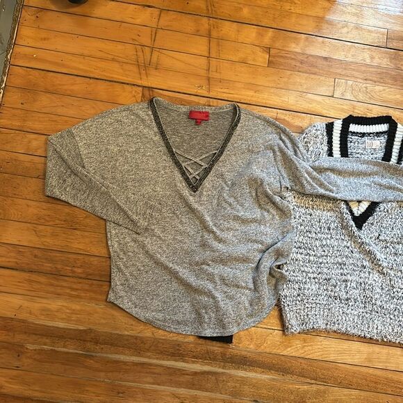 Bundle of 3 Women’s Size Medium Long Sleeve Sweaters - Picture 4 of 10